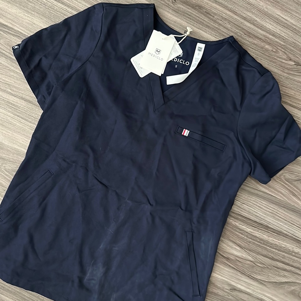 Mediclo Scrub Top NWT